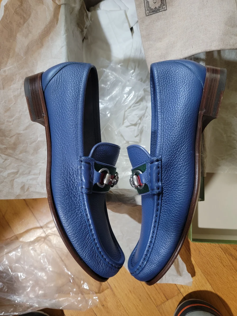 Gucci Men’s Blue Leather Loafers with signature detailing. Size 8.5. US 9.